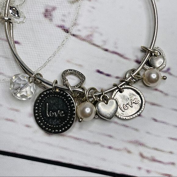 Silver color LOVE charm bracelet - Picture 1 of 7